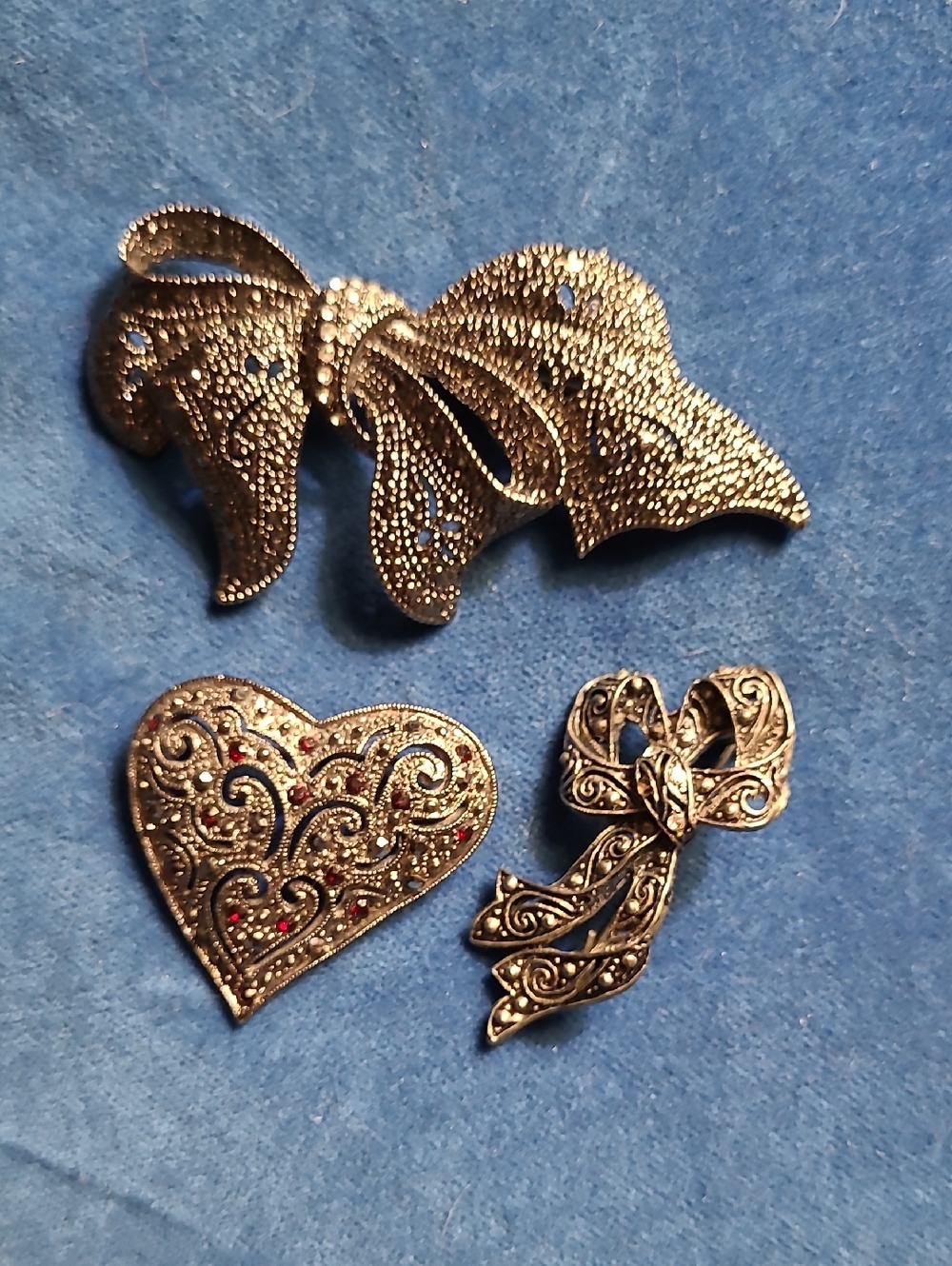 2/$22 Ornate Dark Silver-Tone Bow and Heart Decorative Brooch Set of 3